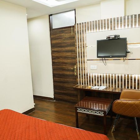 Hotel Batra Home Nuova Delhi Esterno foto