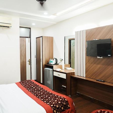 Hotel Batra Home Nuova Delhi Esterno foto