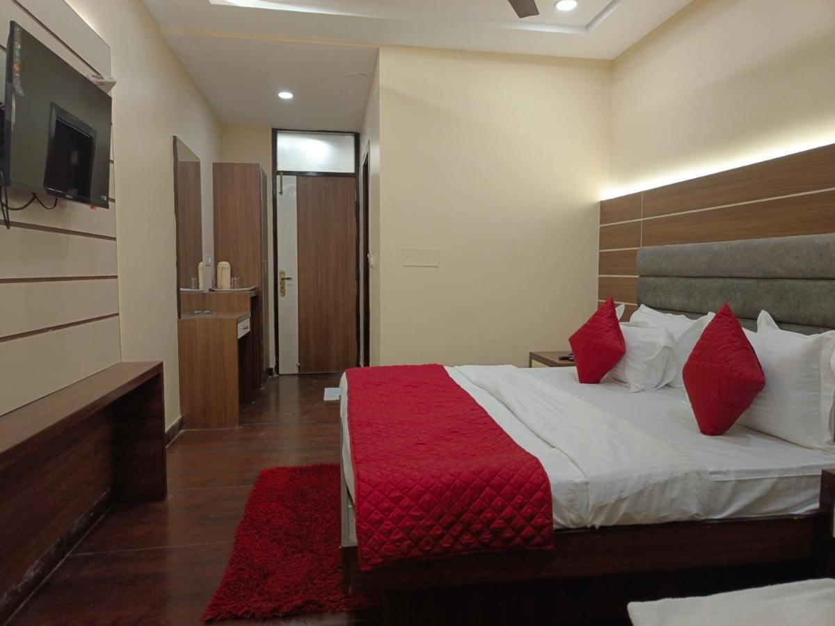 Hotel Batra Home Nuova Delhi Esterno foto