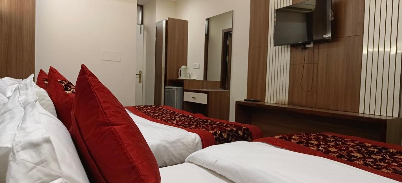 Hotel Batra Home Nuova Delhi Esterno foto