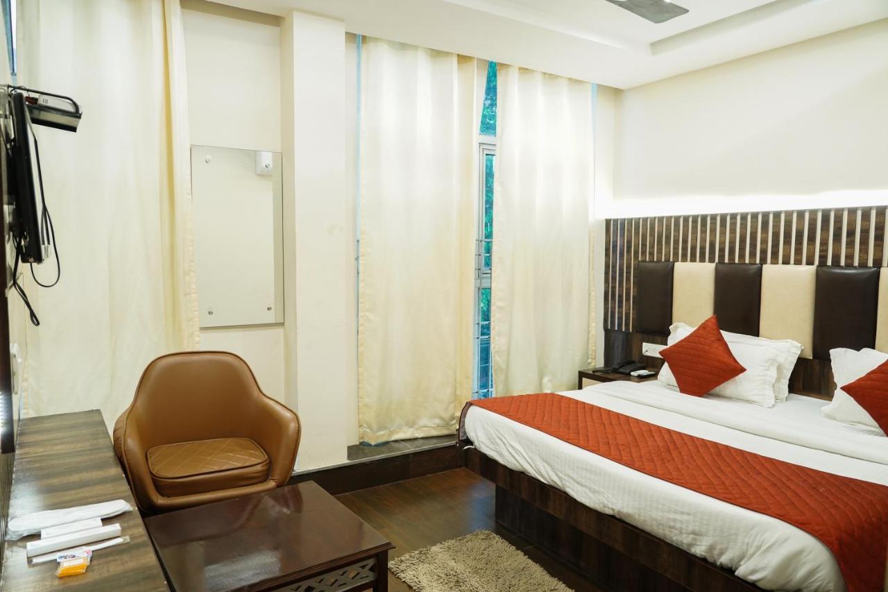 Hotel Batra Home Nuova Delhi Esterno foto