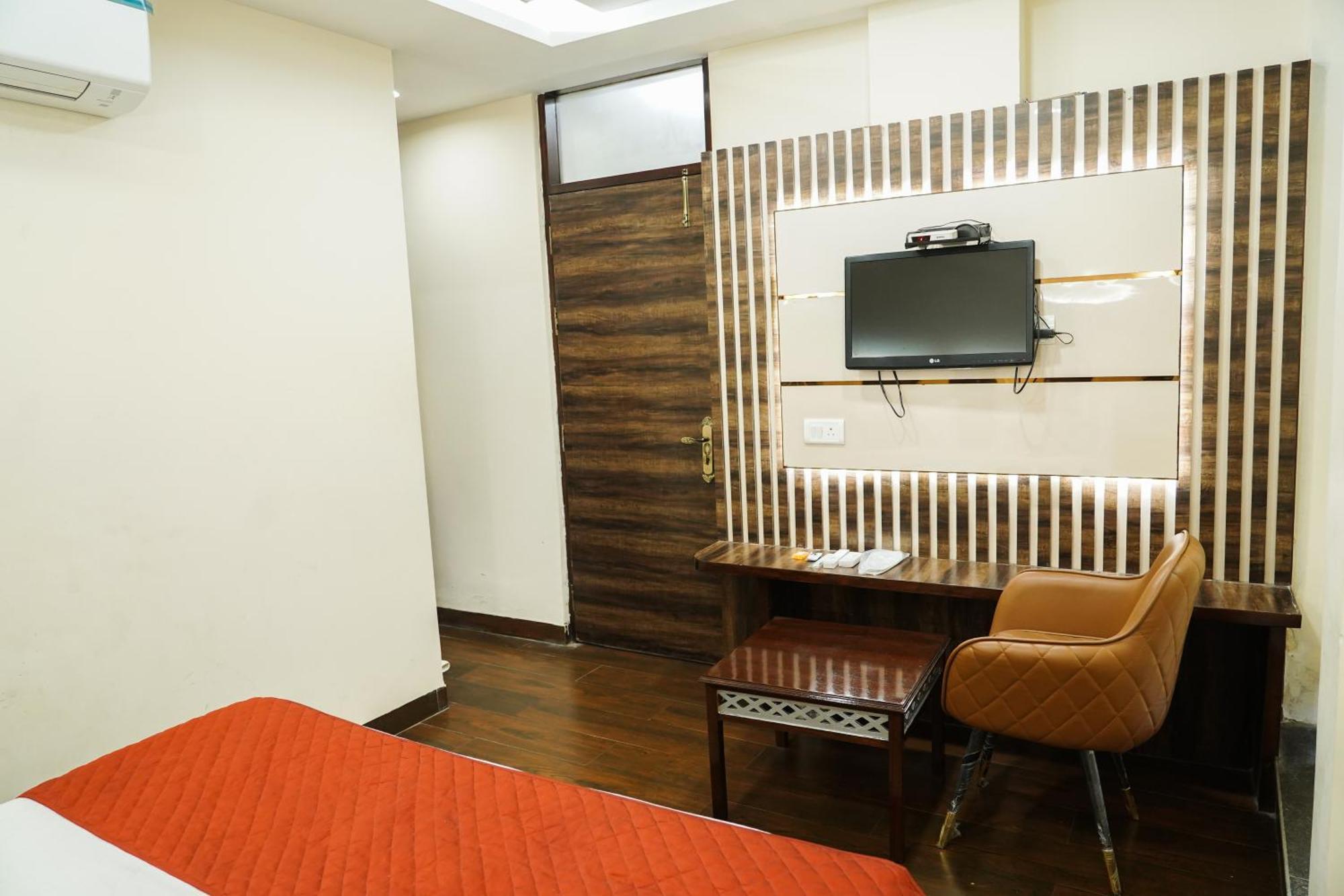Hotel Batra Home Nuova Delhi Esterno foto