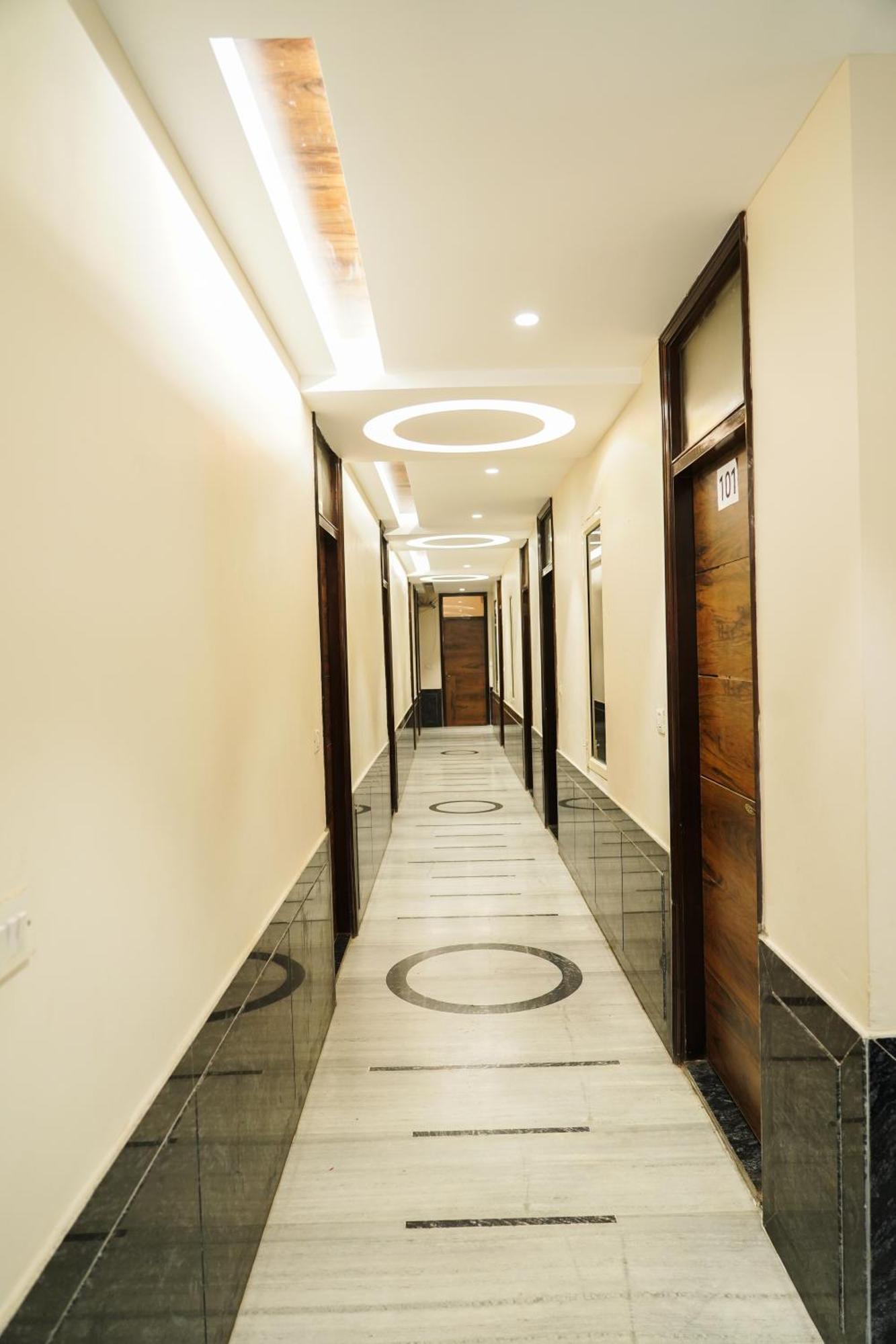 Hotel Batra Home Nuova Delhi Esterno foto