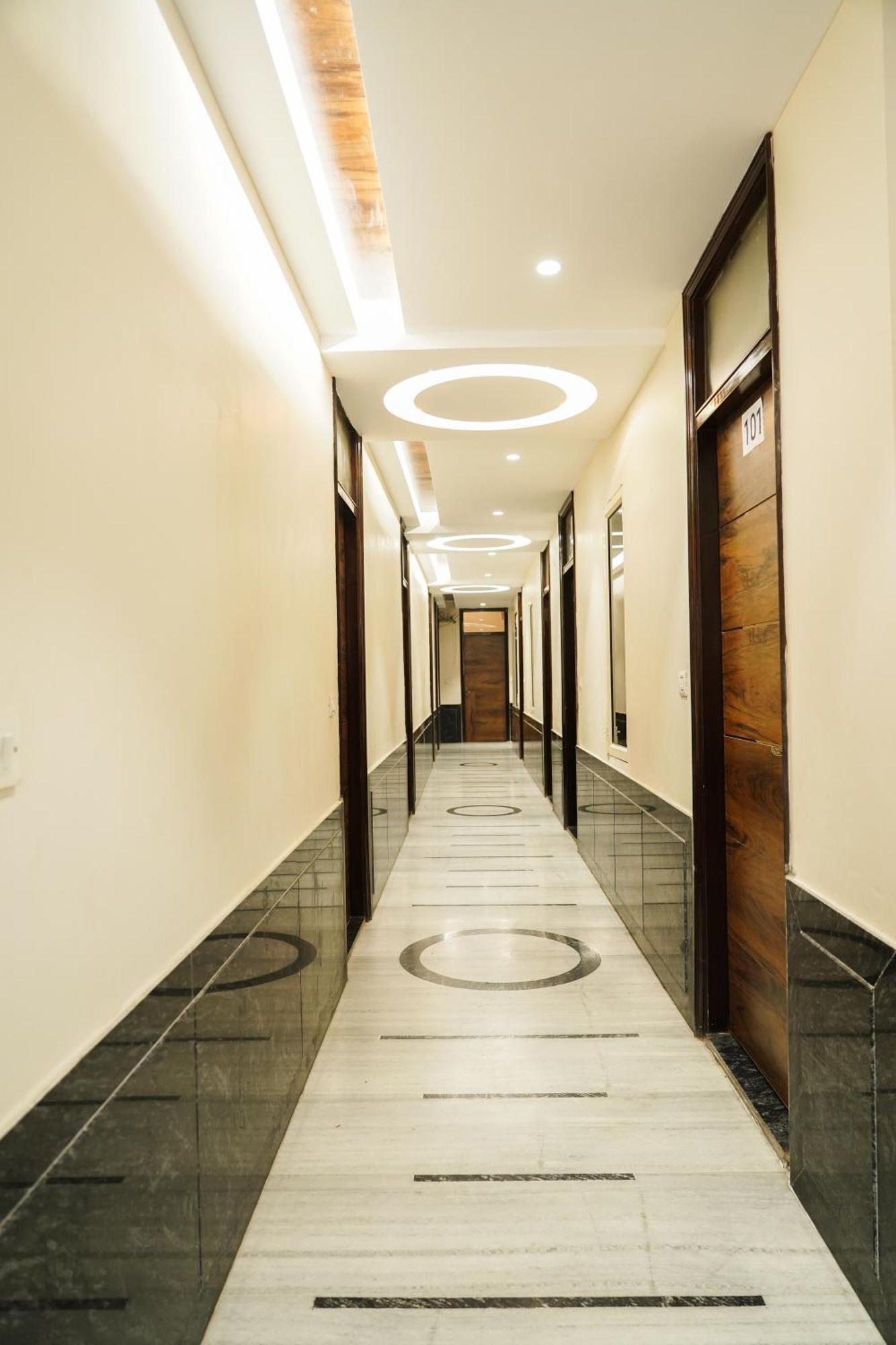 Hotel Batra Home Nuova Delhi Esterno foto