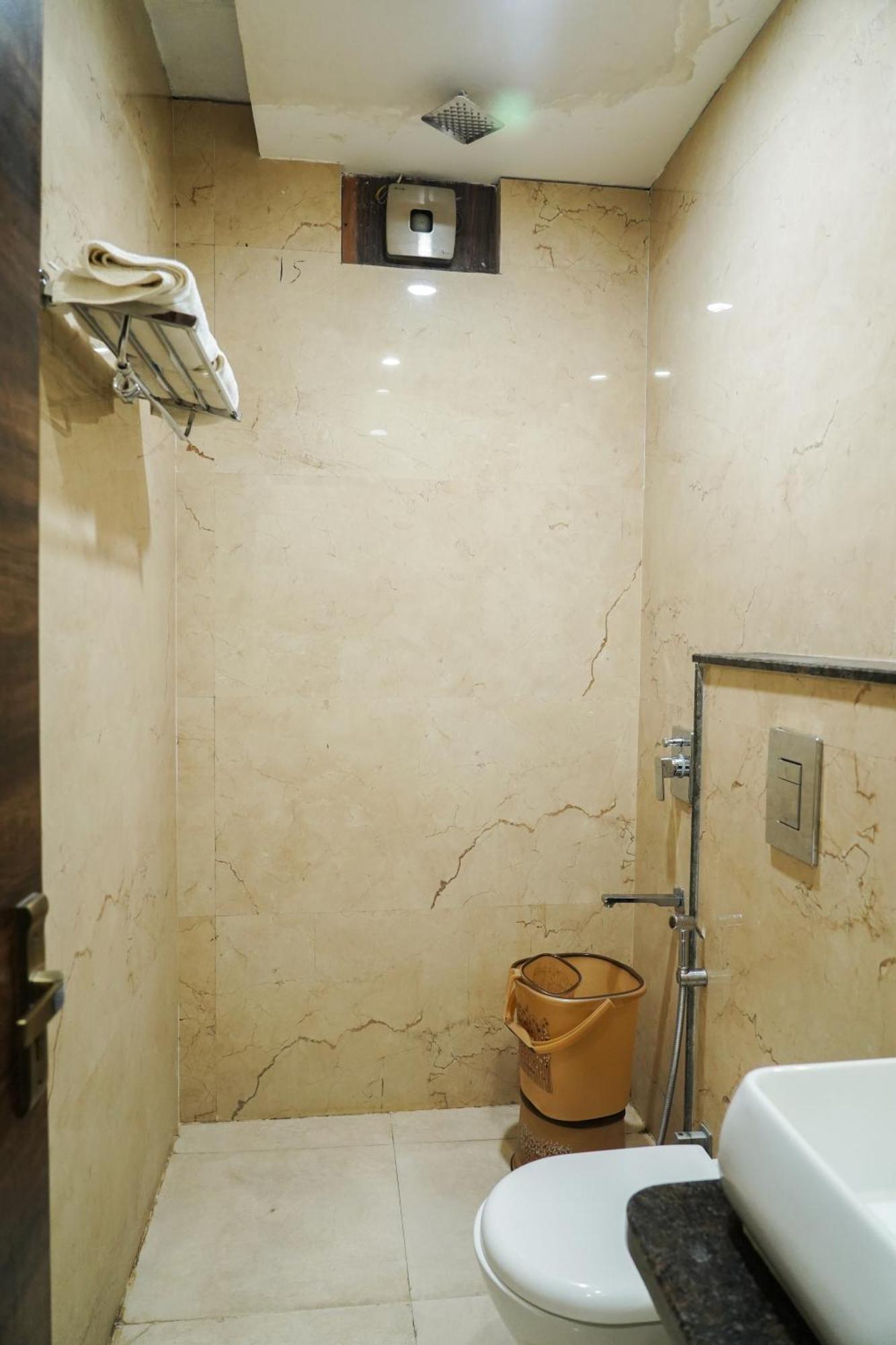 Hotel Batra Home Nuova Delhi Esterno foto