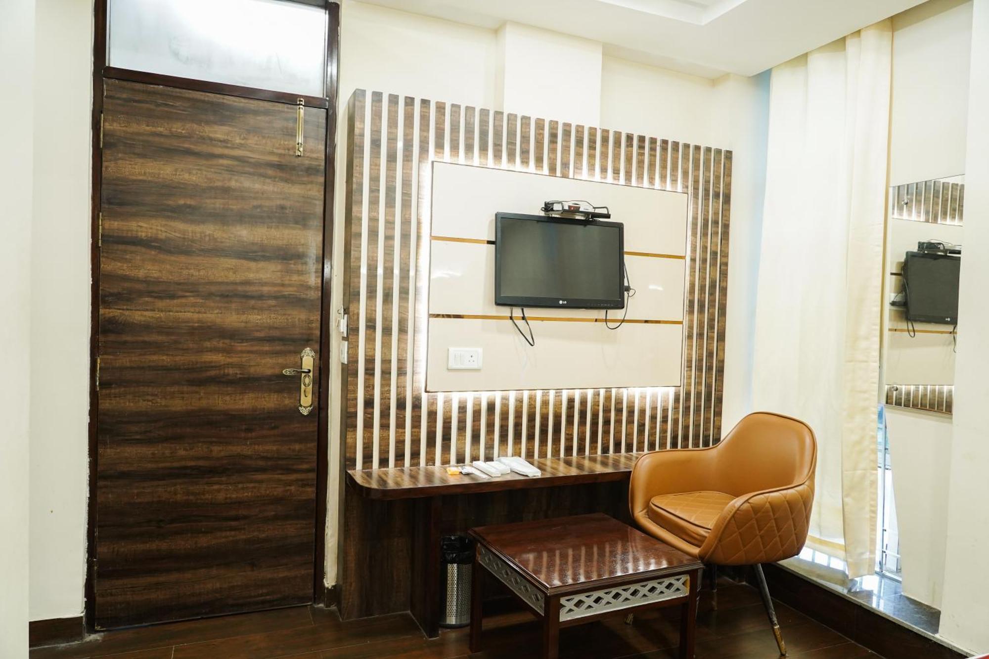Hotel Batra Home Nuova Delhi Esterno foto