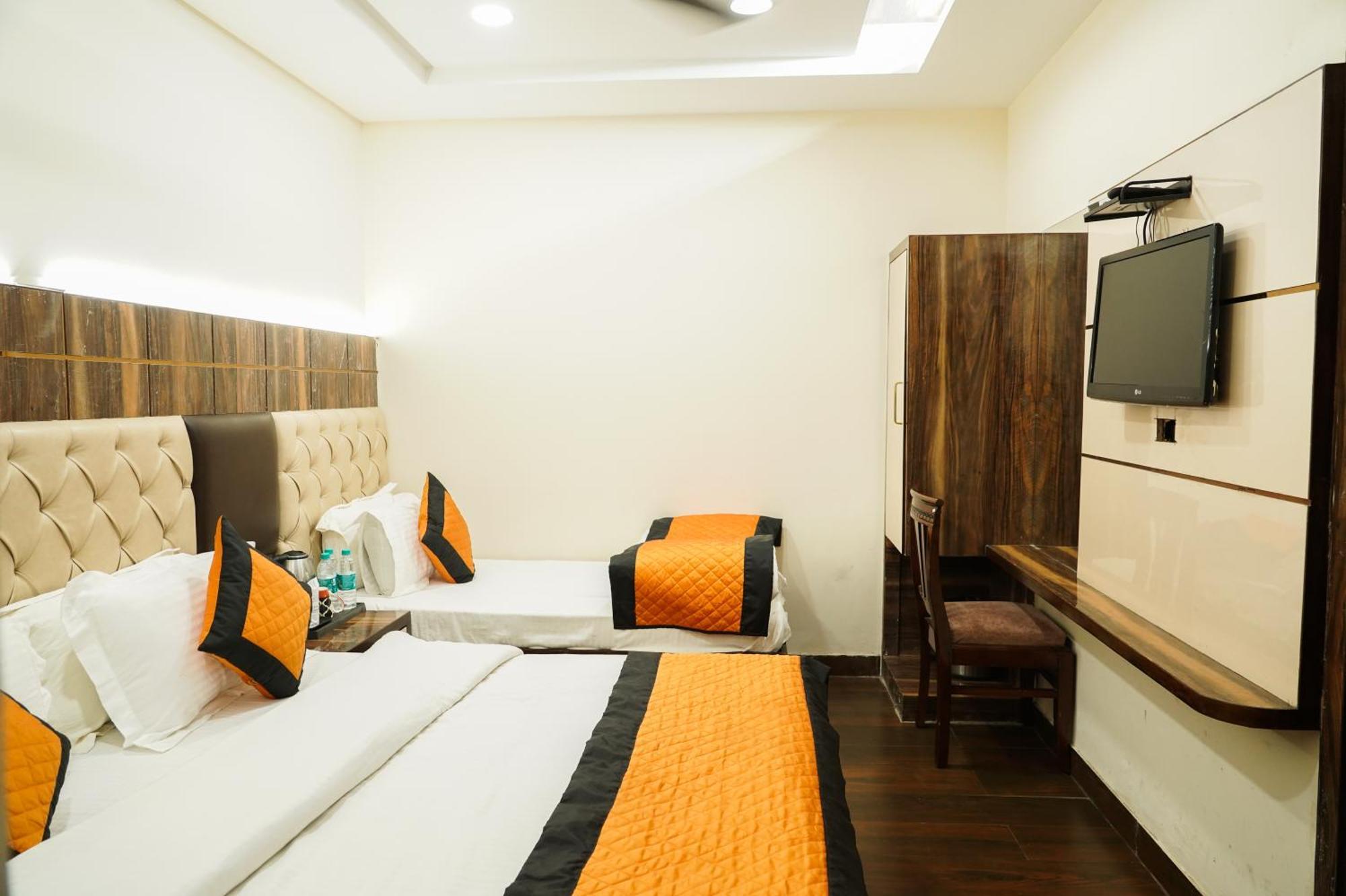 Hotel Batra Home Nuova Delhi Esterno foto