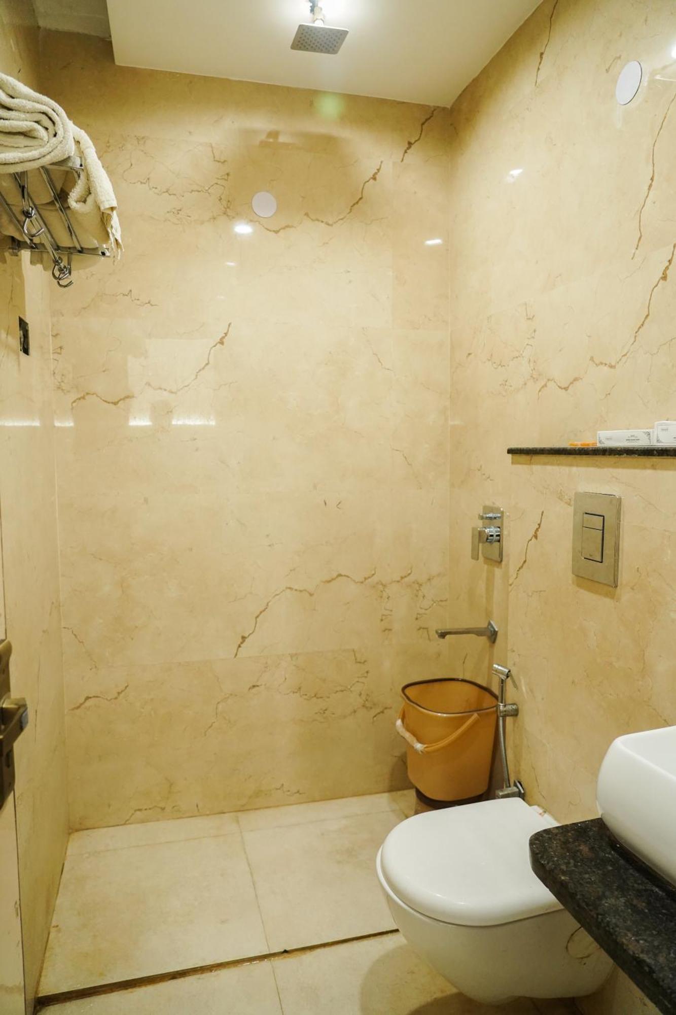 Hotel Batra Home Nuova Delhi Esterno foto