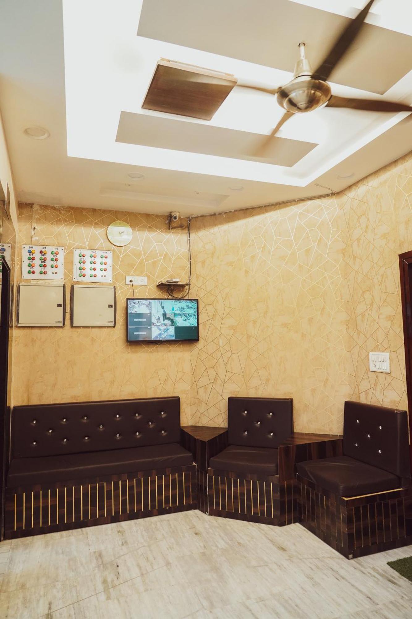 Hotel Batra Home Nuova Delhi Esterno foto