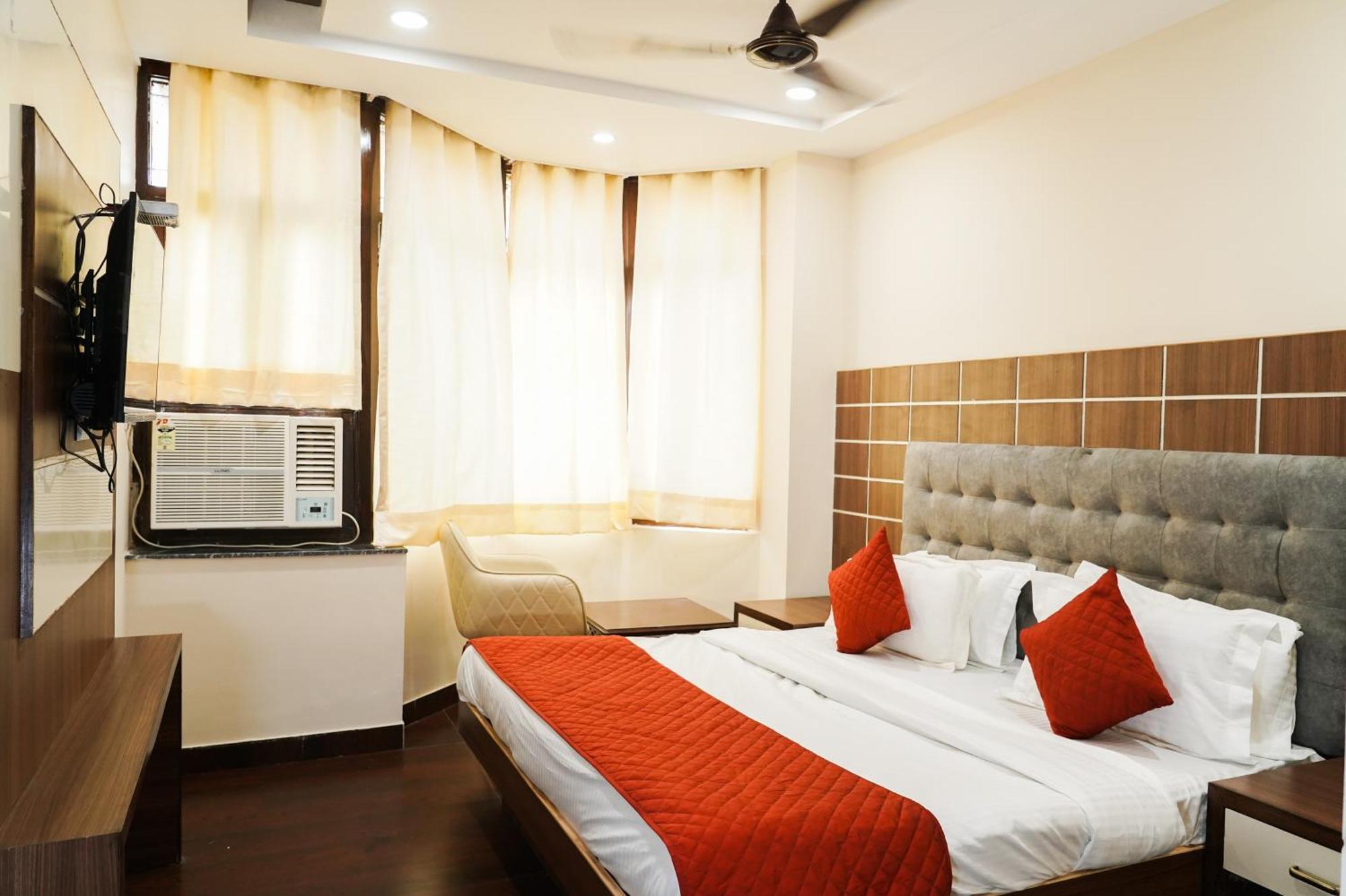 Hotel Batra Home Nuova Delhi Esterno foto